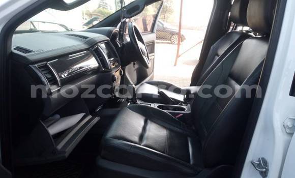 Buy Used Ford Everest White Car in Beira in Sofala Buy Used Ford Everest White Car in Beira in Sofala