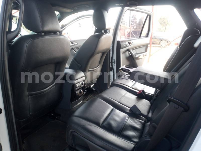 Big with watermark ford everest sofala beira 42097