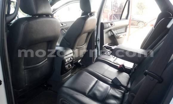 Buy Used Ford Everest White Car in Beira in Sofala Buy Used Ford Everest White Car in Beira in Sofala