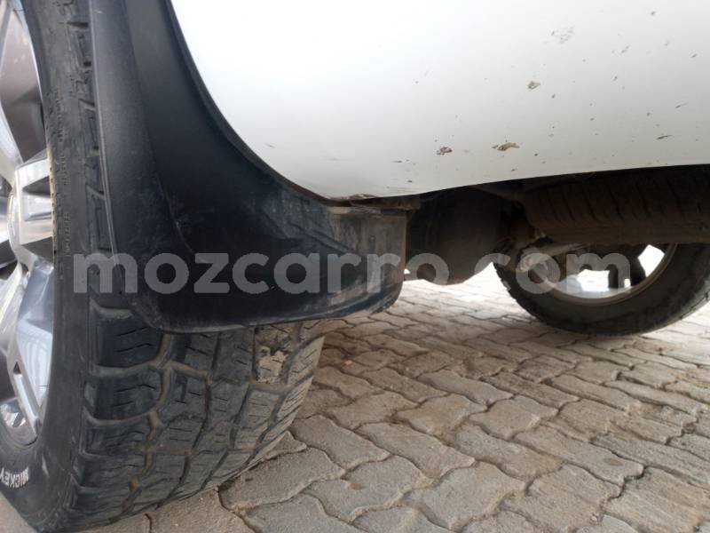 Big with watermark ford everest sofala beira 42097