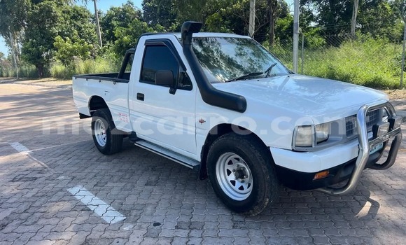 Comprar Usado Isuzu KB Branco Carro em Maputo em Maputo Comprar Usado Isuzu KB Branco Carro em Maputo em Maputo