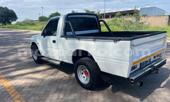 Comprar Usado Isuzu KB Branco Carro em Maputo em Maputo Comprar Usado Isuzu KB Branco Carro em Maputo em Maputo