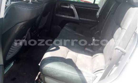 Buy Used Toyota Land Cruiser White Car in Beira in Sofala Buy Used Toyota Land Cruiser White Car in Beira in Sofala