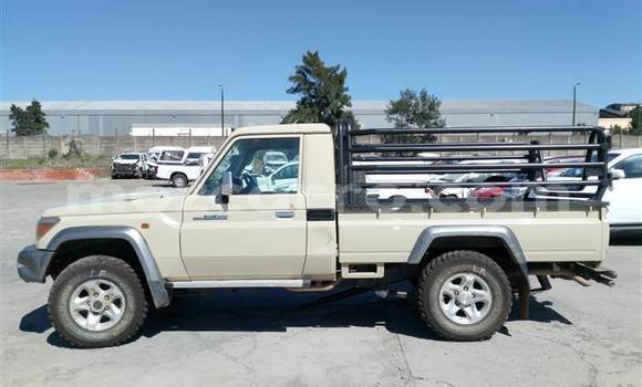 Buy Used Toyota Land Cruiser Brown Car in Beira in Sofala Buy Used Toyota Land Cruiser Brown Car in Beira in Sofala