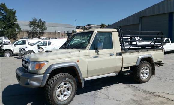 Buy Used Toyota Land Cruiser Brown Car in Beira in Sofala Buy Used Toyota Land Cruiser Brown Car in Beira in Sofala
