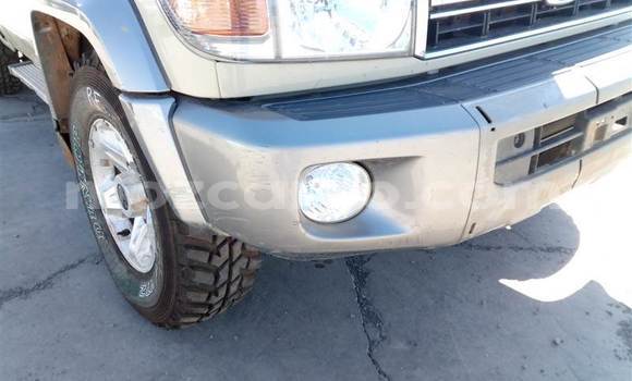 Buy Used Toyota Land Cruiser Brown Car in Beira in Sofala Buy Used Toyota Land Cruiser Brown Car in Beira in Sofala
