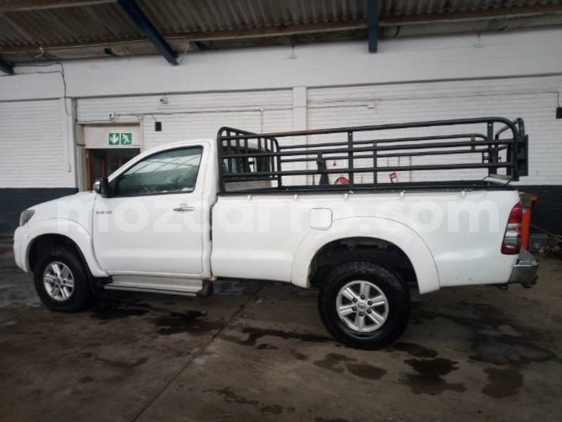 Big with watermark toyota hilux sofala chemba 42128