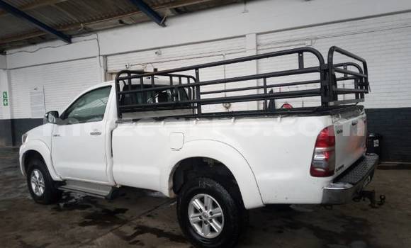 Buy Used Toyota Hilux White Car in Chemba in Sofala Buy Used Toyota Hilux White Car in Chemba in Sofala