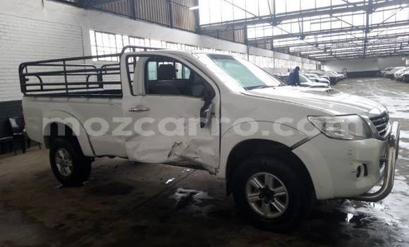 Buy Used Toyota Hilux White Car in Chemba in Sofala Buy Used Toyota Hilux White Car in Chemba in Sofala