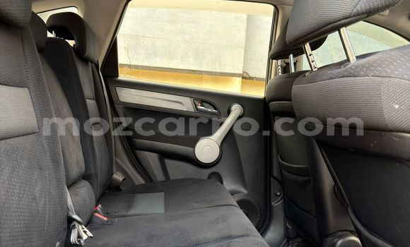 Nunua Ilio tumika Honda CR-V Nyeusi Gari ndani ya Maputo nchini Maputo Nunua Ilio tumika Honda CR-V Nyeusi Gari ndani ya Maputo nchini Maputo