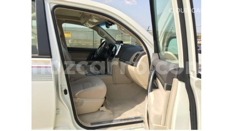 Big with watermark toyota land cruiser cabo delgado import dubai 6371