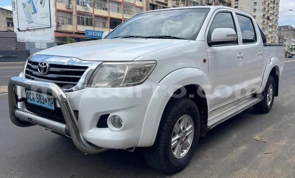 Comprar Usado Toyota Hilux Branco Carro em Maputo em Maputo