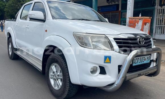 Nunua Ilio tumika Toyota Hilux Nyeupe Gari ndani ya Maputo nchini Maputo Nunua Ilio tumika Toyota Hilux Nyeupe Gari ndani ya Maputo nchini Maputo