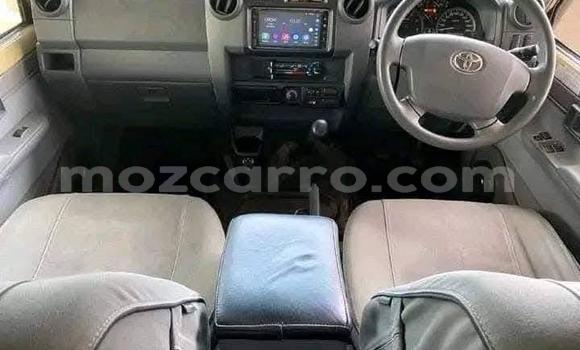 Comprar Usado Toyota Land Cruiser Bege Carro em Maputo em Maputo Comprar Usado Toyota Land Cruiser Bege Carro em Maputo em Maputo