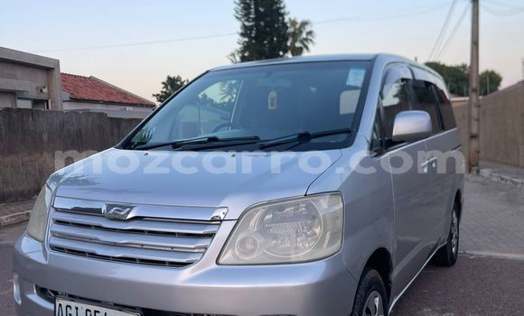 Comprar Usado Toyota Noah Prata Carro em Maputo em Maputo