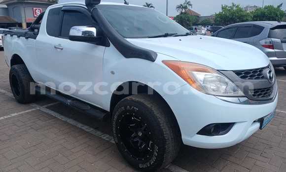 Comprar Usado Mazda BT-50 Branco Carro em Maputo em Maputo Comprar Usado Mazda BT-50 Branco Carro em Maputo em Maputo