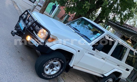 Comprar Usado Toyota Land Cruiser Branco Carro em Maputo em Maputo Comprar Usado Toyota Land Cruiser Branco Carro em Maputo em Maputo