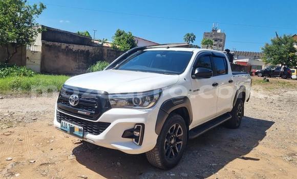 Nunua Ilio tumika Toyota Hiluxe Revo Nyeupe Gari ndani ya Maputo nchini Maputo