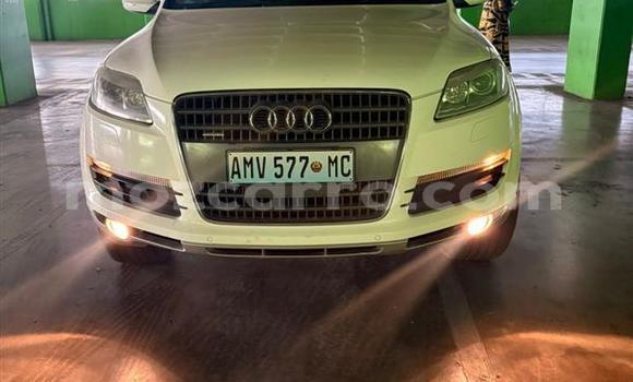 Nunua Ilio tumika Audi Q7 Nyeupe Gari ndani ya Maputo nchini Maputo
