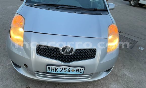 Comprar Usado Toyota Vitz Prata Carro em Maputo em Maputo