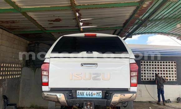 Tenga Tsaru Isuzu D-MAX Chena Mota in Maputo in Maputo Tenga Tsaru Isuzu D-MAX Chena Mota in Maputo in Maputo