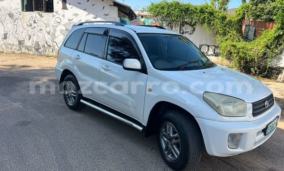 Nunua Ilio tumika Toyota RAV4 Nyeupe Gari ndani ya Maputo nchini Maputo