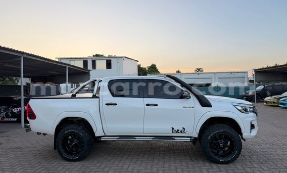Comprar Usado Toyota Hiluxe Revo Branco Carro em Maputo em Maputo