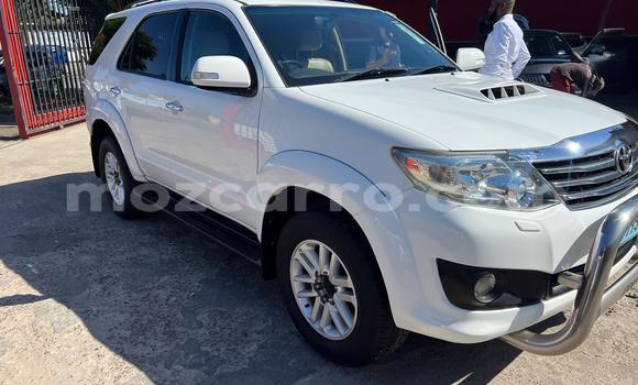 Tenga Tsaru Toyota Fortuner Chena Mota in Maputo in Maputo
