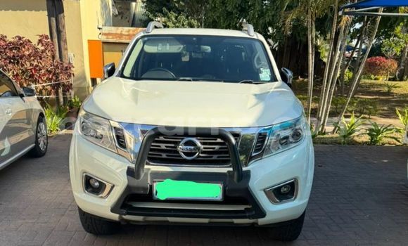 Comprar Usado Nissan Navara Branco Carro em Maputo em Maputo