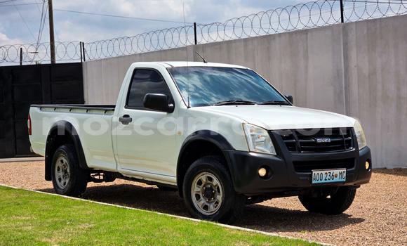 Comprar Usado Isuzu KB Branco Carro em Maputo em Maputo Comprar Usado Isuzu KB Branco Carro em Maputo em Maputo