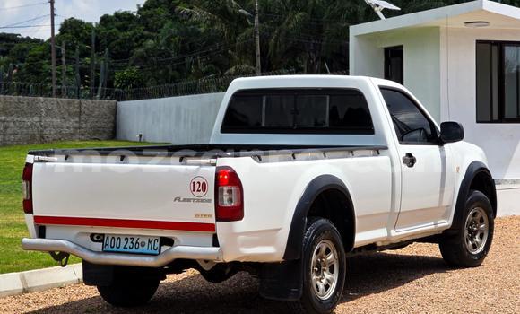 Comprar Usado Isuzu KB Branco Carro em Maputo em Maputo Comprar Usado Isuzu KB Branco Carro em Maputo em Maputo