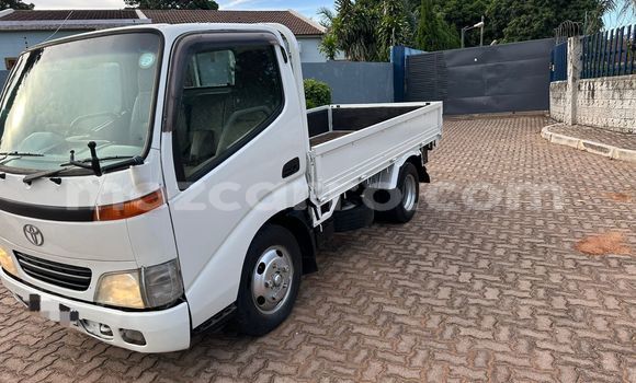 Nunua Ilio tumika Toyota Dyna Nyeupe Gari ndani ya Maputo nchini Maputo