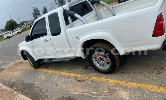 Comprar Usado Isuzu KB Branco Carro em Maputo em Maputo Comprar Usado Isuzu KB Branco Carro em Maputo em Maputo