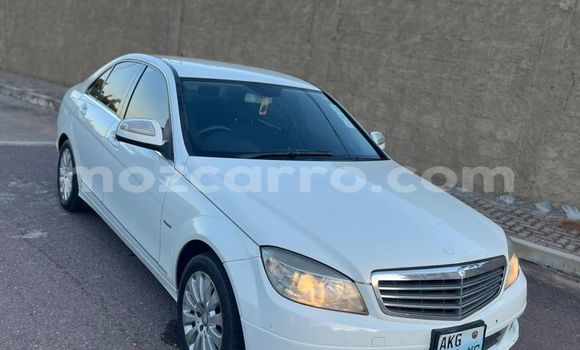 Comprar Usado Mercedes-Benz C-Classe Branco Carro em Maputo em Maputo
