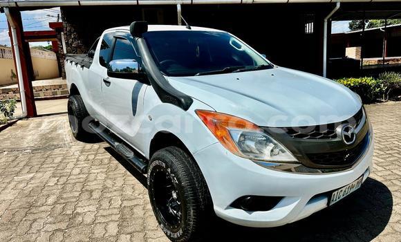 Comprar Usado Mazda BT-50 Branco Carro em Maputo em Maputo