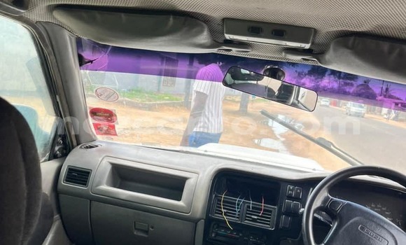 Comprar Usado Isuzu KB Branco Carro em Maputo em Maputo Comprar Usado Isuzu KB Branco Carro em Maputo em Maputo