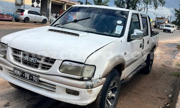 Comprar Usado Isuzu KB Branco Carro em Maputo em Maputo Comprar Usado Isuzu KB Branco Carro em Maputo em Maputo