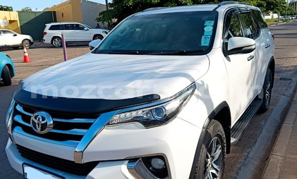 Nunua Ilio tumika Toyota Fortuner Nyeupe Gari ndani ya Maputo nchini Maputo