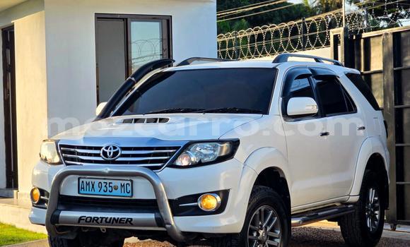 Nunua Ilio tumika Toyota Fortuner Nyeupe Gari ndani ya Maputo nchini Maputo