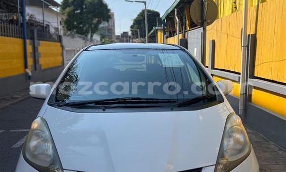 Buy Used Honda Fit White Car in Maputo in Maputo
