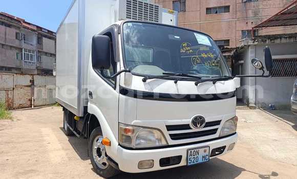 Comprar Usado Toyota Dyna Branco Carro em Maputo em Maputo
