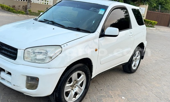 Tenga Tsaru Toyota RAV4 Chena Mota in Maputo in Maputo