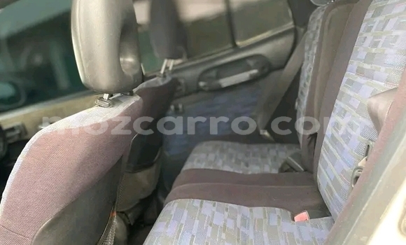 Comprar Usado Toyota RAV4 Branco Carro em Búzi em Sofala Comprar Usado Toyota RAV4 Branco Carro em Búzi em Sofala