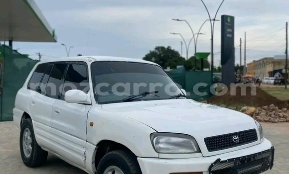 Comprar Usado Toyota RAV4 Branco Carro em Búzi em Sofala Comprar Usado Toyota RAV4 Branco Carro em Búzi em Sofala