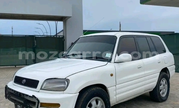 Comprar Usado Toyota RAV4 Branco Carro em Búzi em Sofala Comprar Usado Toyota RAV4 Branco Carro em Búzi em Sofala