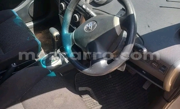 Comprar Usado Toyota IST Other Carro em Búzi em Sofala Comprar Usado Toyota IST Other Carro em Búzi em Sofala
