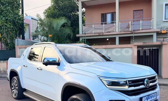 Buy Used Volkswagen Amarok White Car in Maputo in Maputo