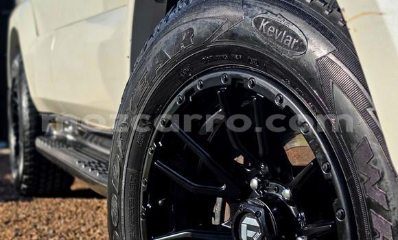 Nunua Ilio tumika Toyota Land Cruiser Prado Nyeupe Gari ndani ya Maputo nchini Maputo Nunua Ilio tumika Toyota Land Cruiser Prado Nyeupe Gari ndani ya Maputo nchini Maputo