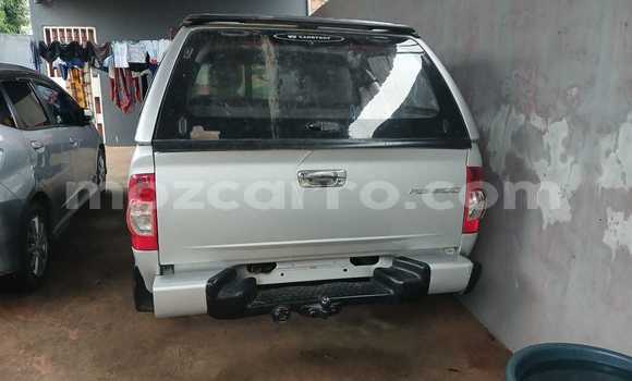 Comprar Usado Isuzu KB Prata Carro em Maputo em Maputo Comprar Usado Isuzu KB Prata Carro em Maputo em Maputo
