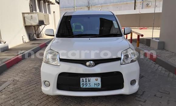 Comprar Usado Toyota Sienta Branco Carro em Maputo em Maputo